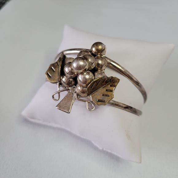 Vintage sterling silver Mexican grapes cluster cuff bracelet. Marked. Gift idea. - Picture 11 of 11